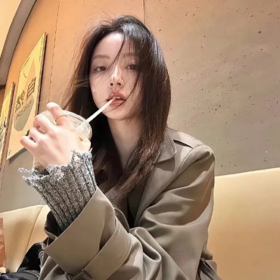 男孩超级白